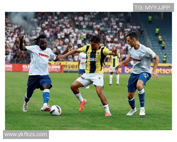 友谊赛精彩对决沃尔夫斯堡迎战费内巴切展现足球魅力